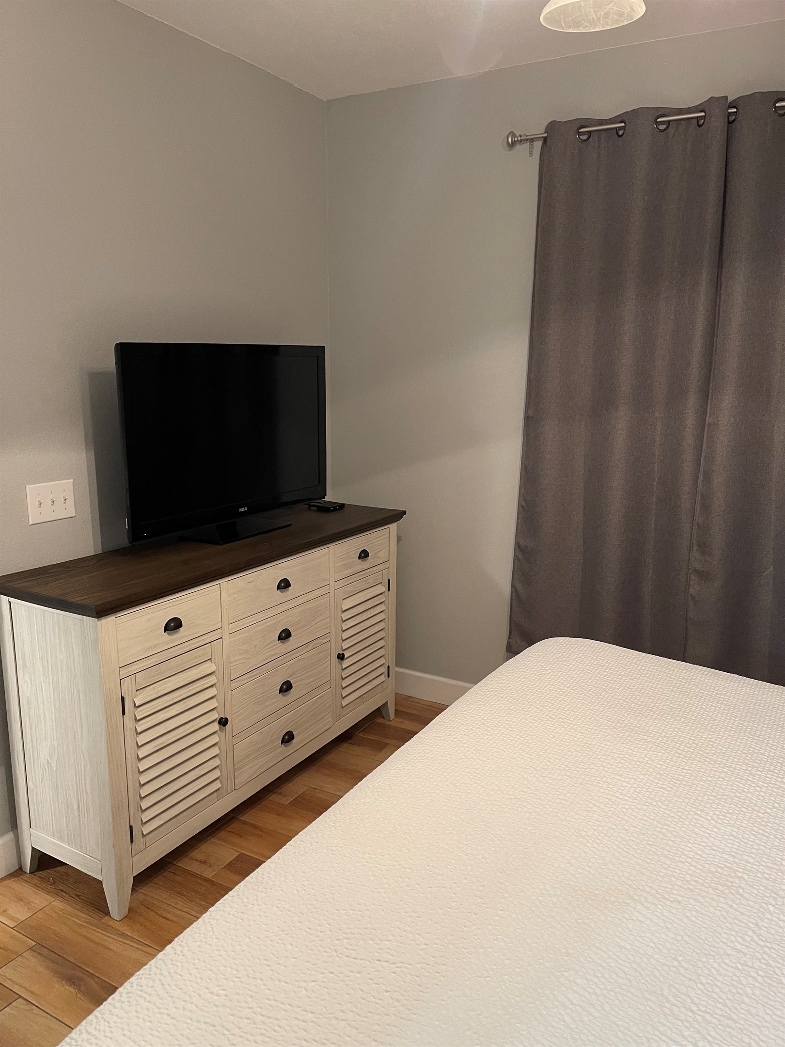 Dresser, smart tv