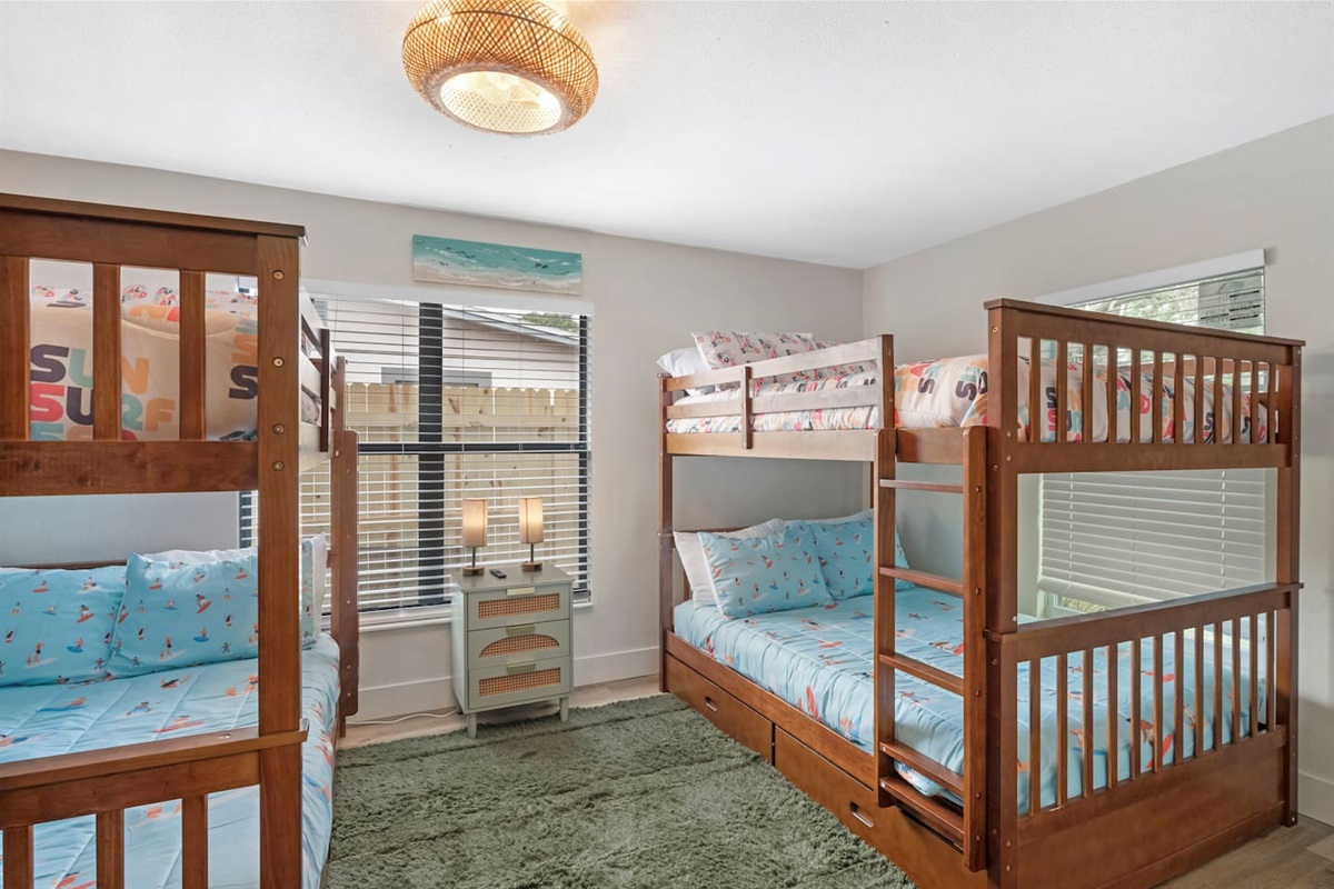 2x  Full-Size Bunk room with 40-in TV (Sleeps 8)
