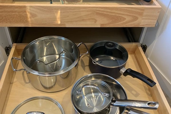 Plenty of pots and pans for your cooking needs.