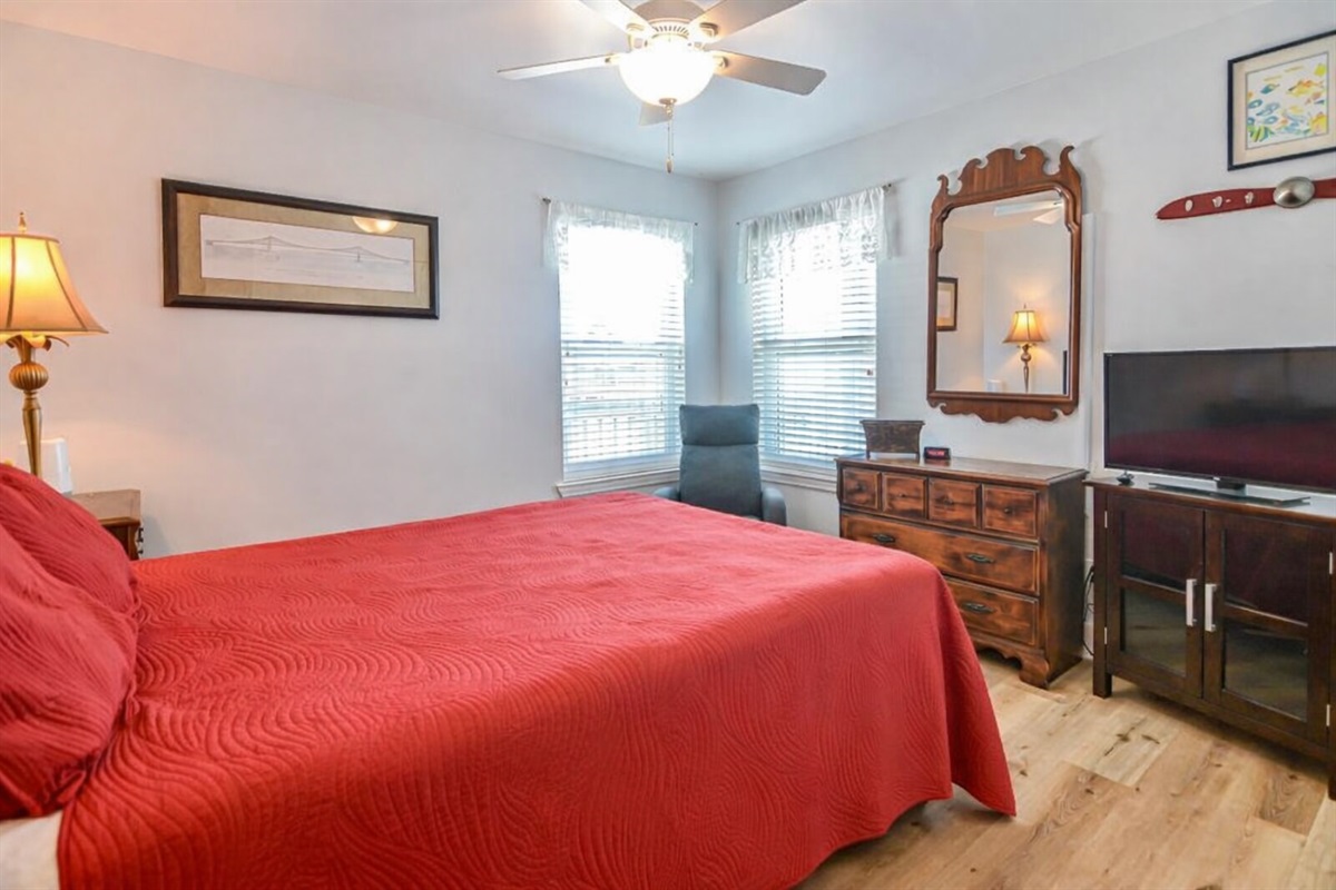 Queen Room #2 (first floor)