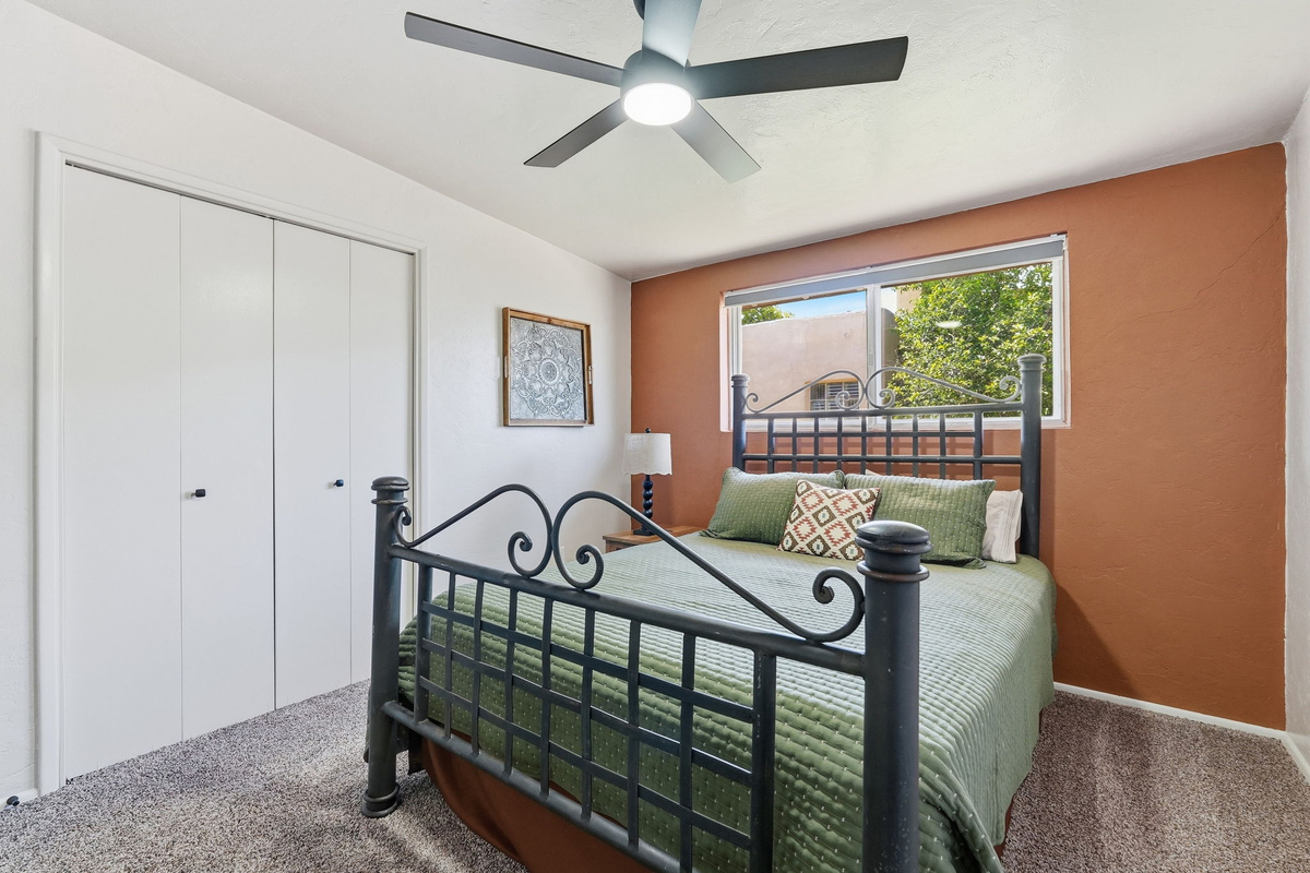 Southwest Charm: Beautiful queen bed with a soothing ceiling fan.
