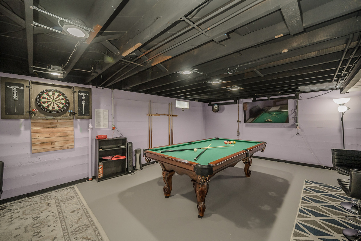 Enjoy all the games in this semi-finished basement. Watch the game on the Smart TV.