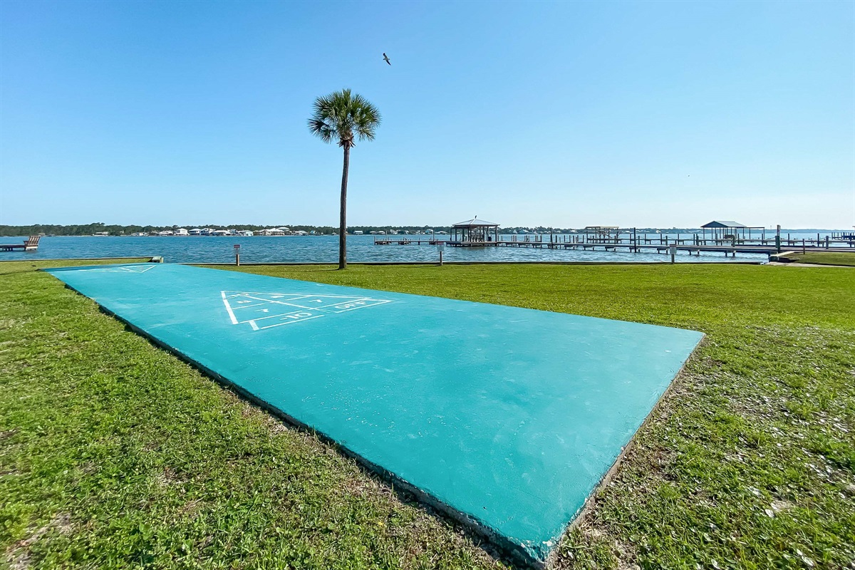 Looking for family-friendly activities in Gulf Shores? Challenge your group to a game of shuffleboard or tennis on our manicured courts.