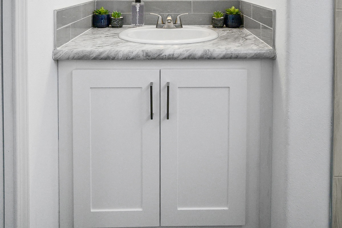 Tasteful & Clean Bathroom Vanity