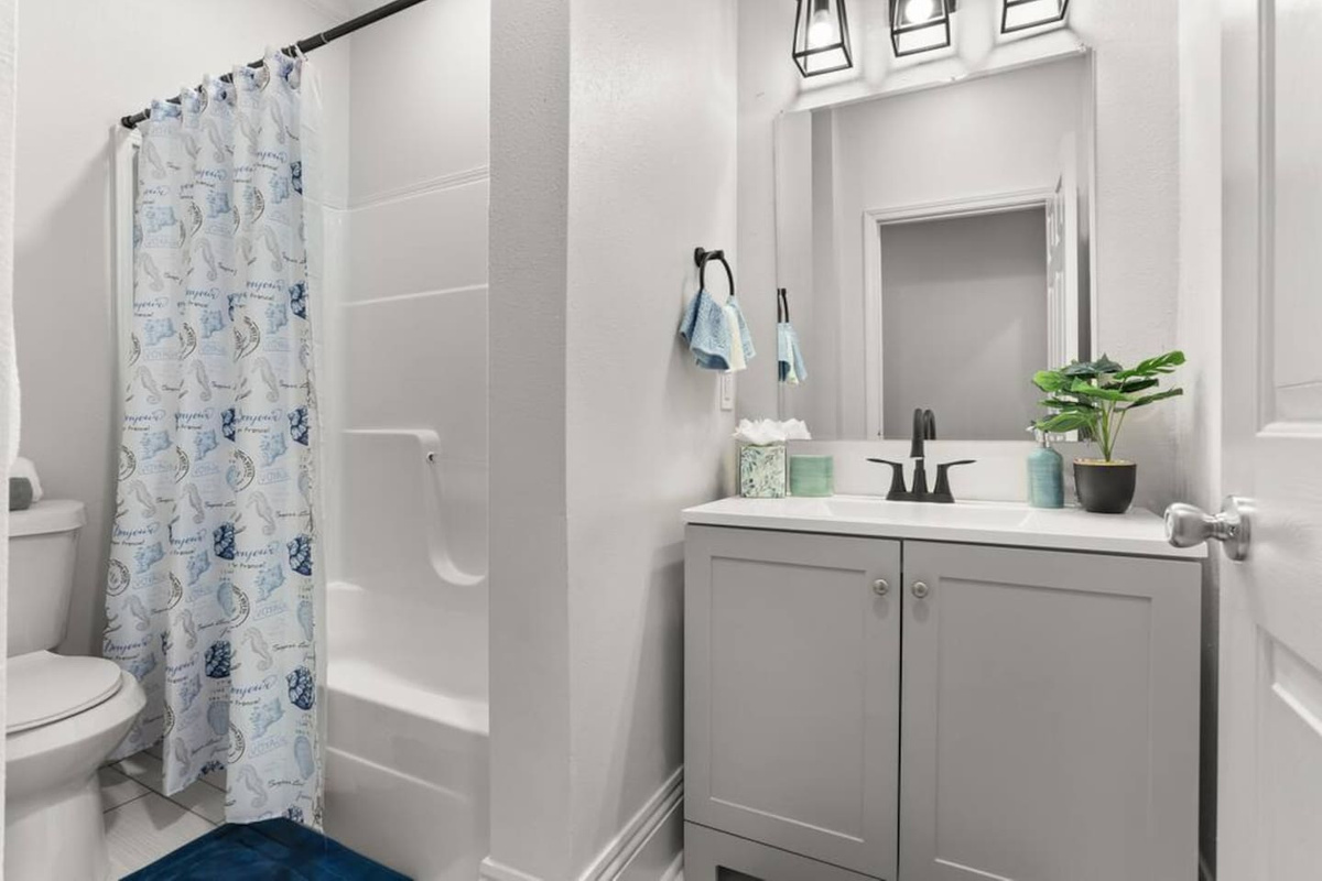 All guests can access this full bathroom with shower/tub combo, shampoo, conditioner, and body wash, and plenty of towels.  