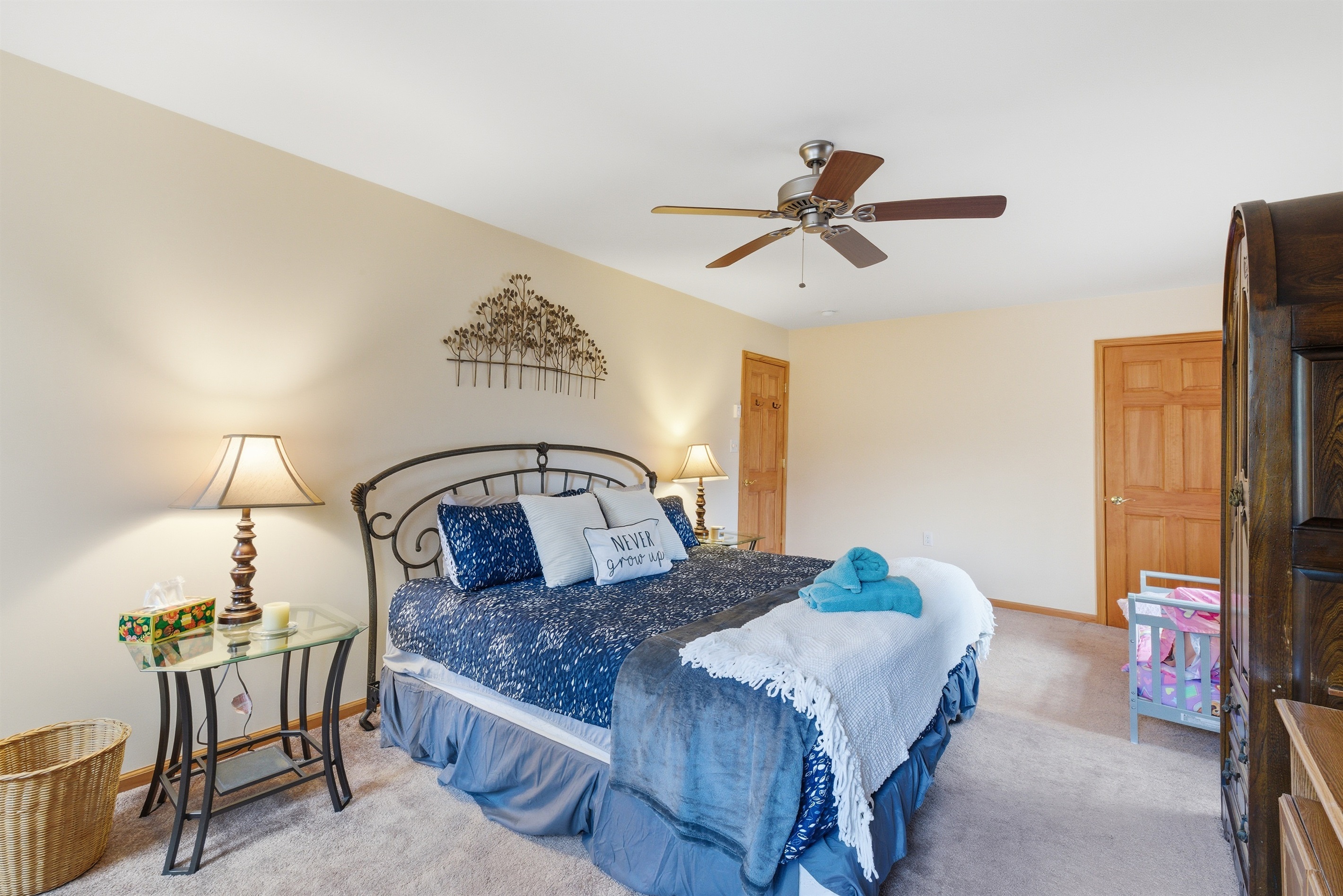 Bedroom 4 with King size bed, a crib, and TV.