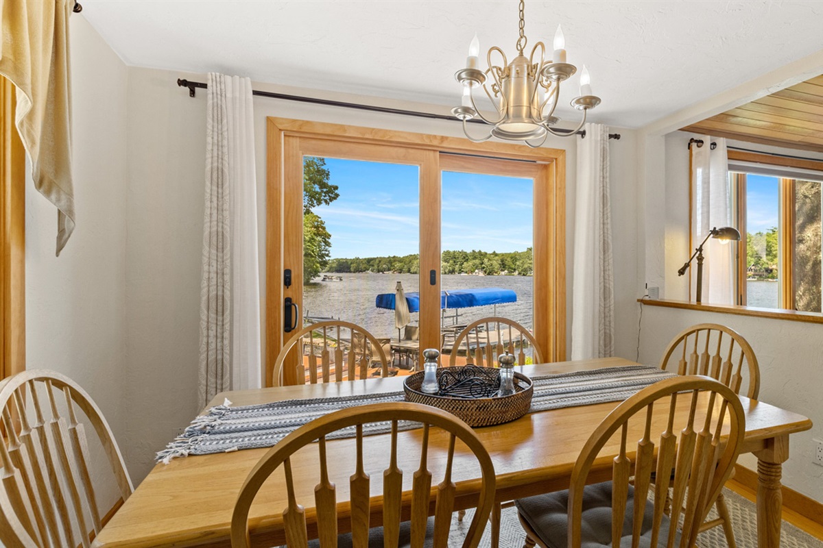 Kitchen with Eat in seating