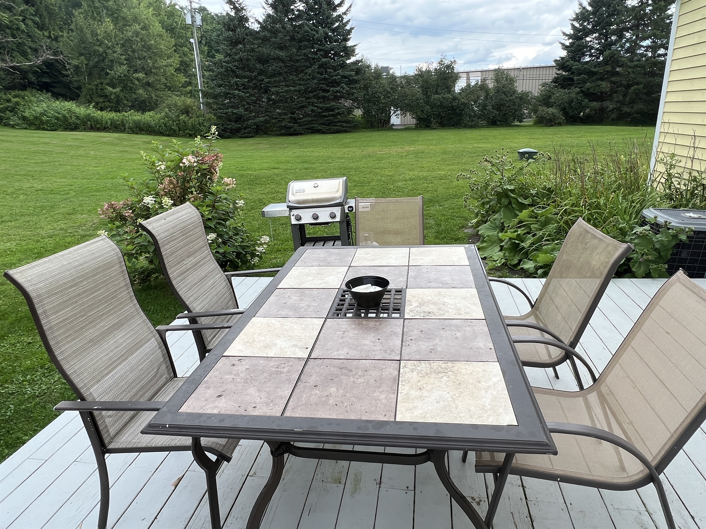 The Federal House Apartment 1 outdoor seating.