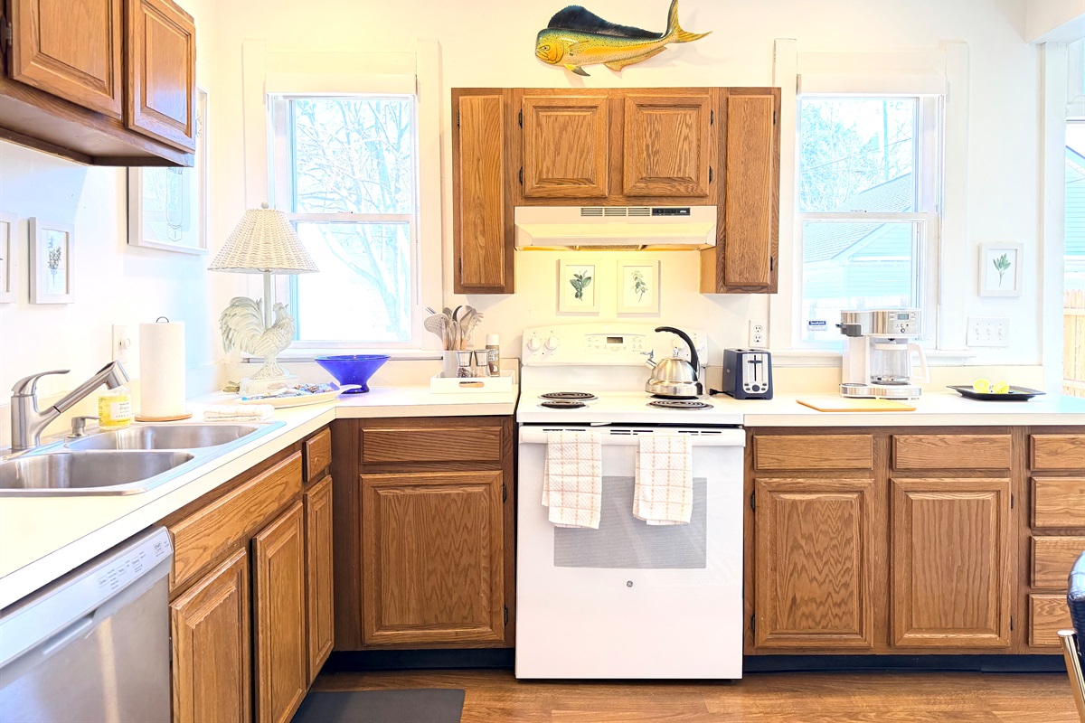 An easy, functional layout with room to cook, gather, and move comfortably — ideal for longer stays or cooking in.
