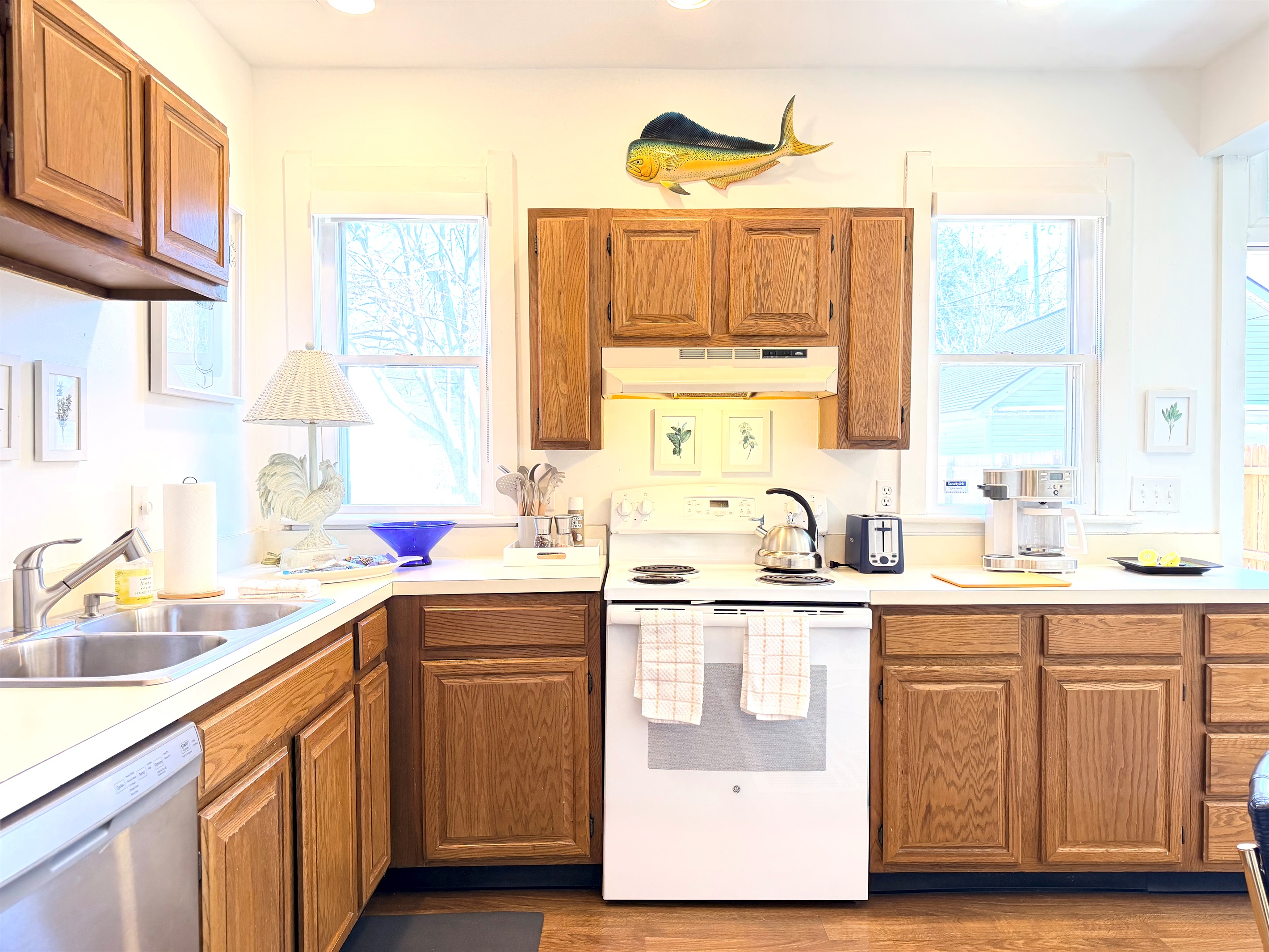 An easy, functional layout with room to cook, gather, and move comfortably — ideal for longer stays or cooking in.