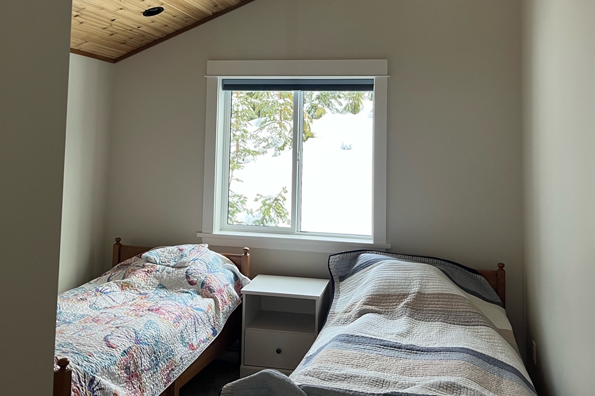 Third floor twin room – cozy retreat for kids or friends