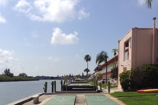 Shuffle board on site!