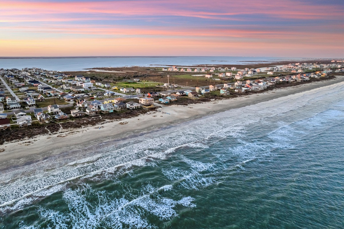 d2c2e1bed590471f878facabdfc51684 Large | Beachhouse | Texas | TX | Vacation Homes | Galveston | Crystal Beach | Kokomo | Breezy Days | Beachfront Elegance | Sunrise Serenity | Southern Sands Property Management, LLC