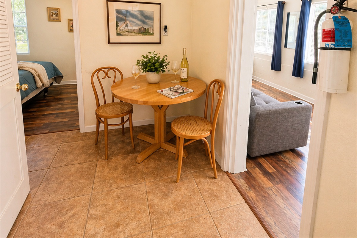 Bungalow #6 Dining area