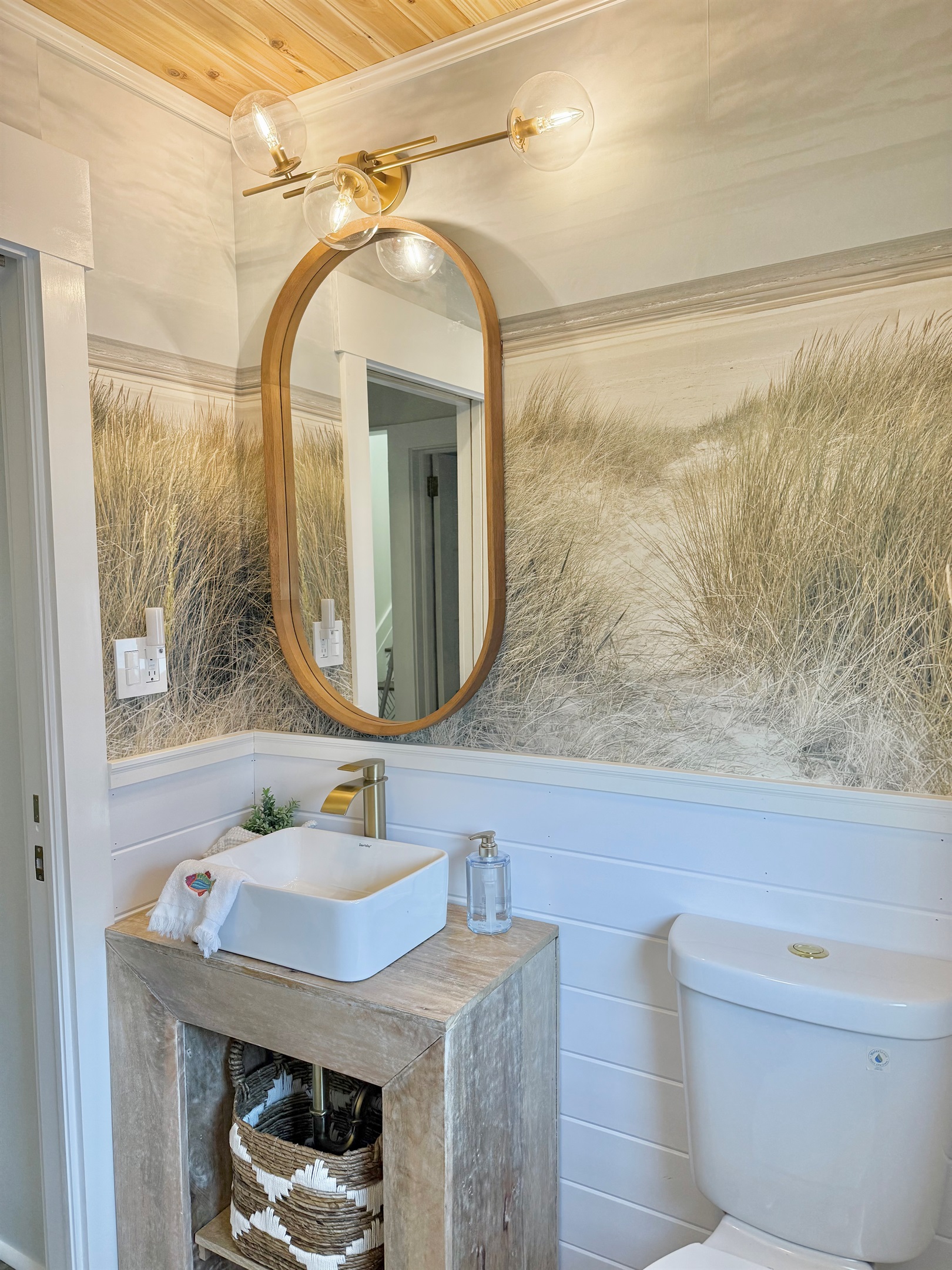 1st Floor Front Bath