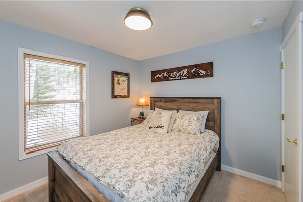 Alpine Bedroom with Queen Bed