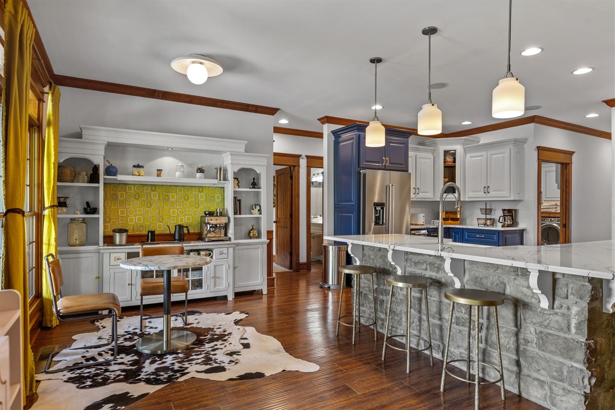 Plenty of space to enjoy breakfast or any meal!