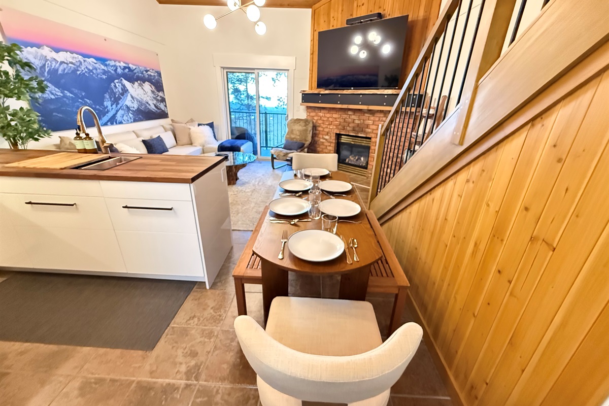 Flexible Dining for 6: The dining area offers flexible seating for four, and as shown, easily accommodates six guests by utilizing the entrance bench. Perfect for group meals.