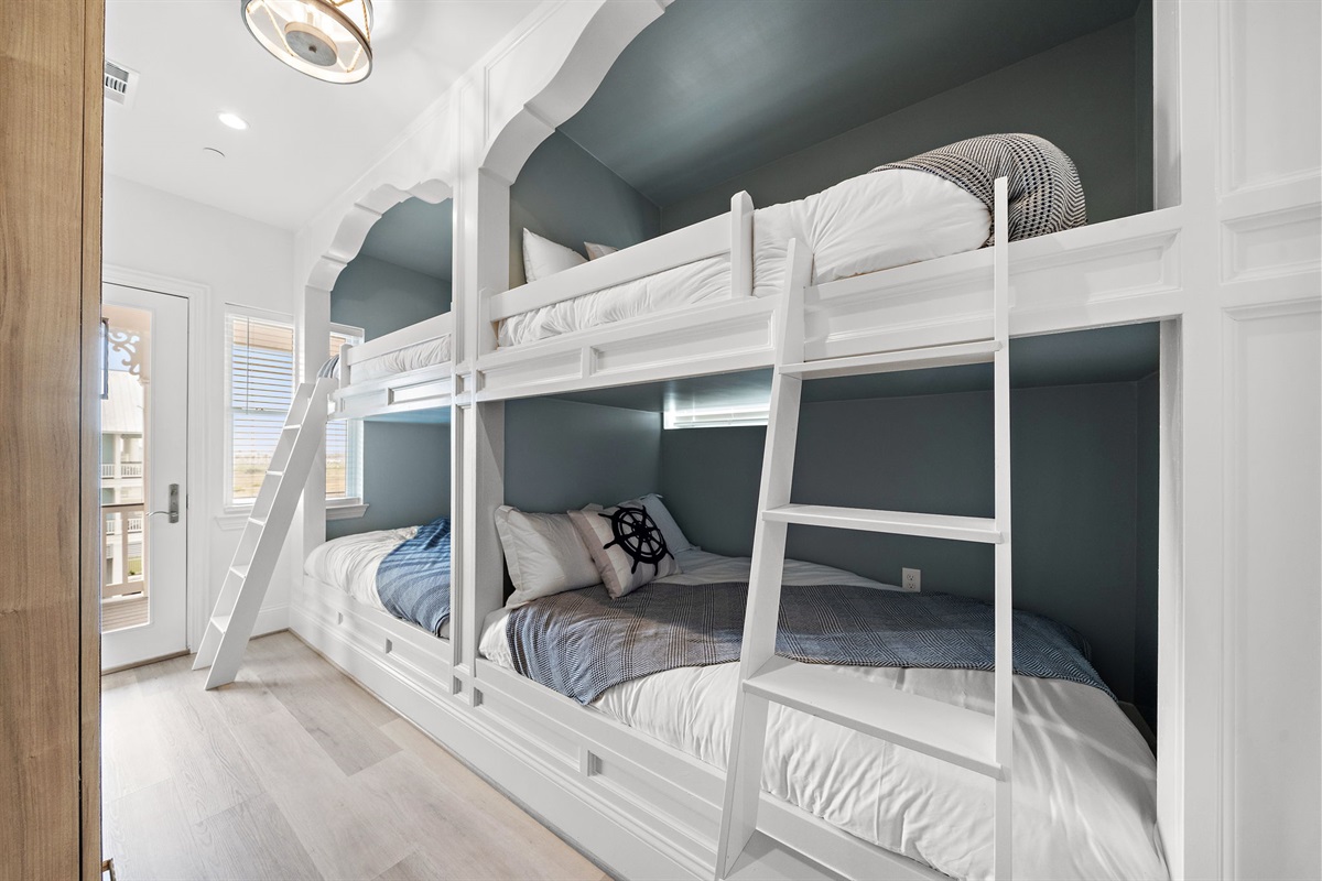 d2deda368f7a4502888ac1afdc4c2615 Large | Beachhouse | Texas | TX | Vacation Homes | Galveston | Crystal Beach | Kokomo | Breezy Days | Beachfront Elegance | Sunrise Serenity | Southern Sands Property Management, LLC