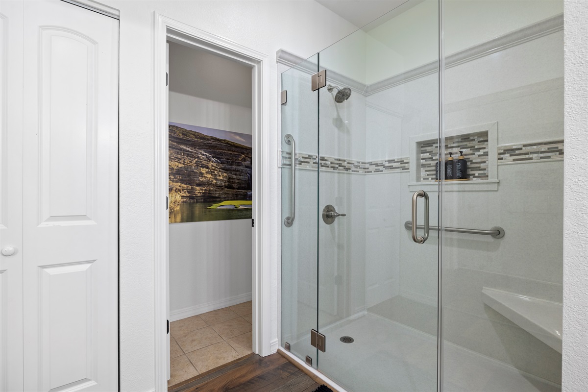 Modern guest bathroom with elegant finishes