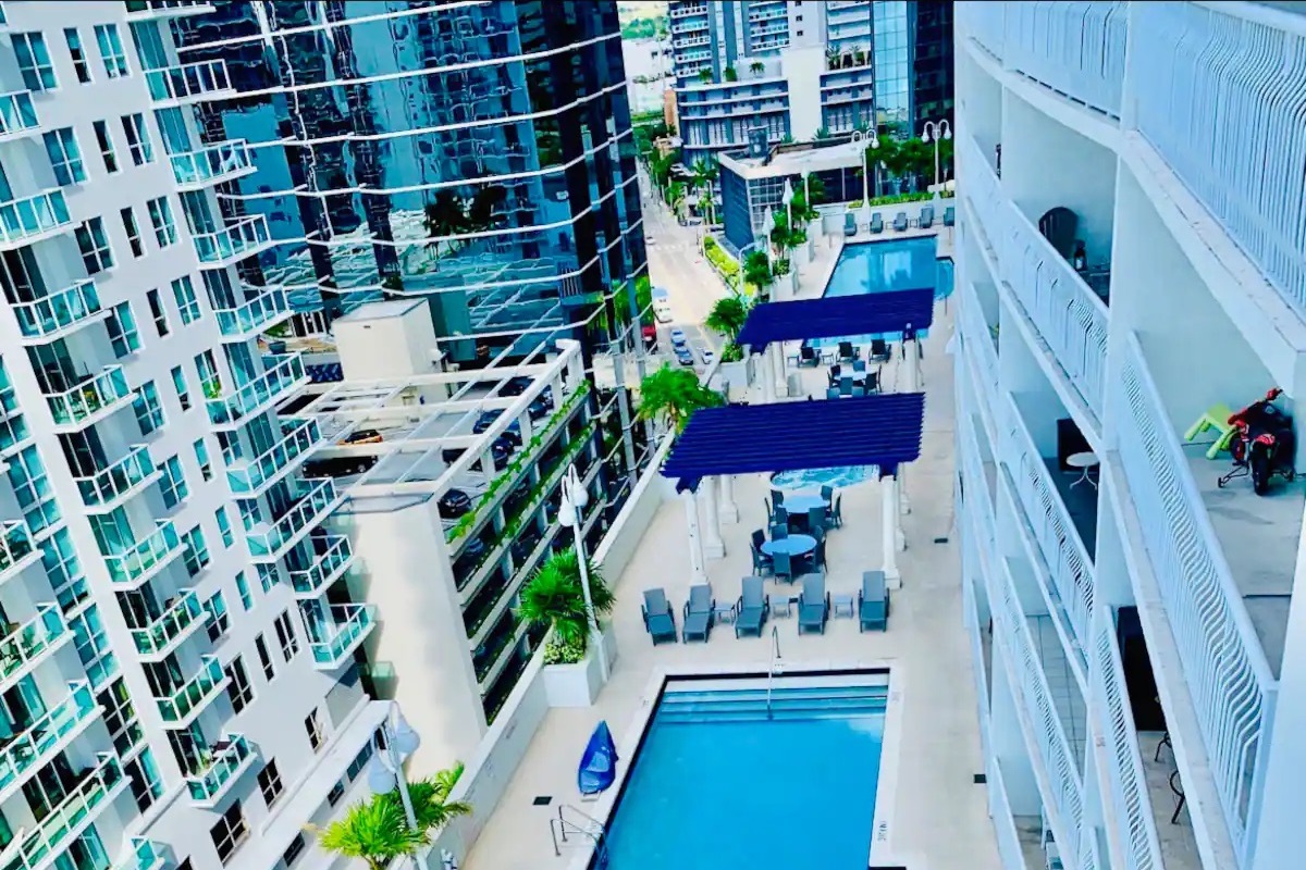 Pool Deck Level 14