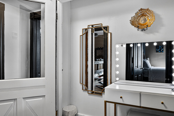 Lights, camera, action...get ready in style! Built in Blue Tooth speaker. 