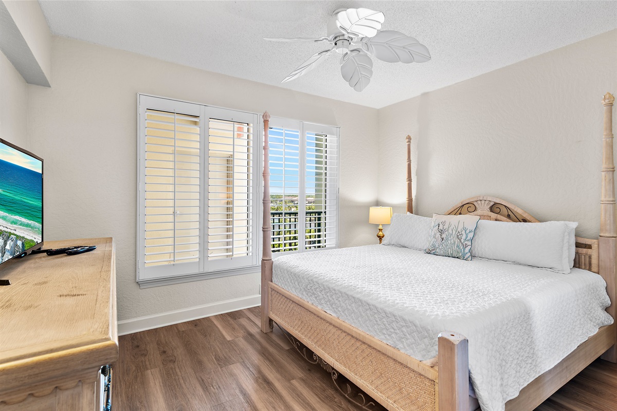 Guest Bedroom 1: King Bedroom, Smart TV, Private Bathroom with Walk In Shower, closet (sleeps 2)