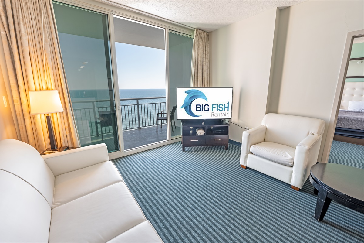 Living Room with Stunning Views🌊☀️