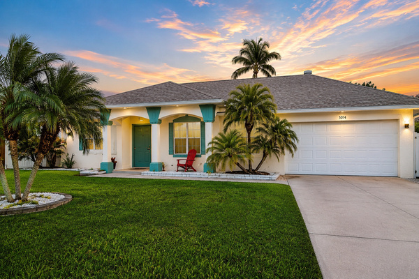 Welcome to The Sea Is Calling 2.0

Arrive at your Sarasota getaway and immediately feel at home. This inviting Florida retreat offers a spacious driveway and two-car garage, tropical landscaping, and a peaceful residential setting