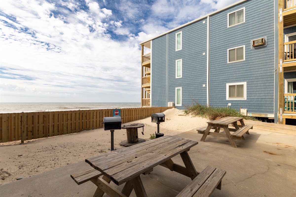 Community grilling area (charcoal grills)