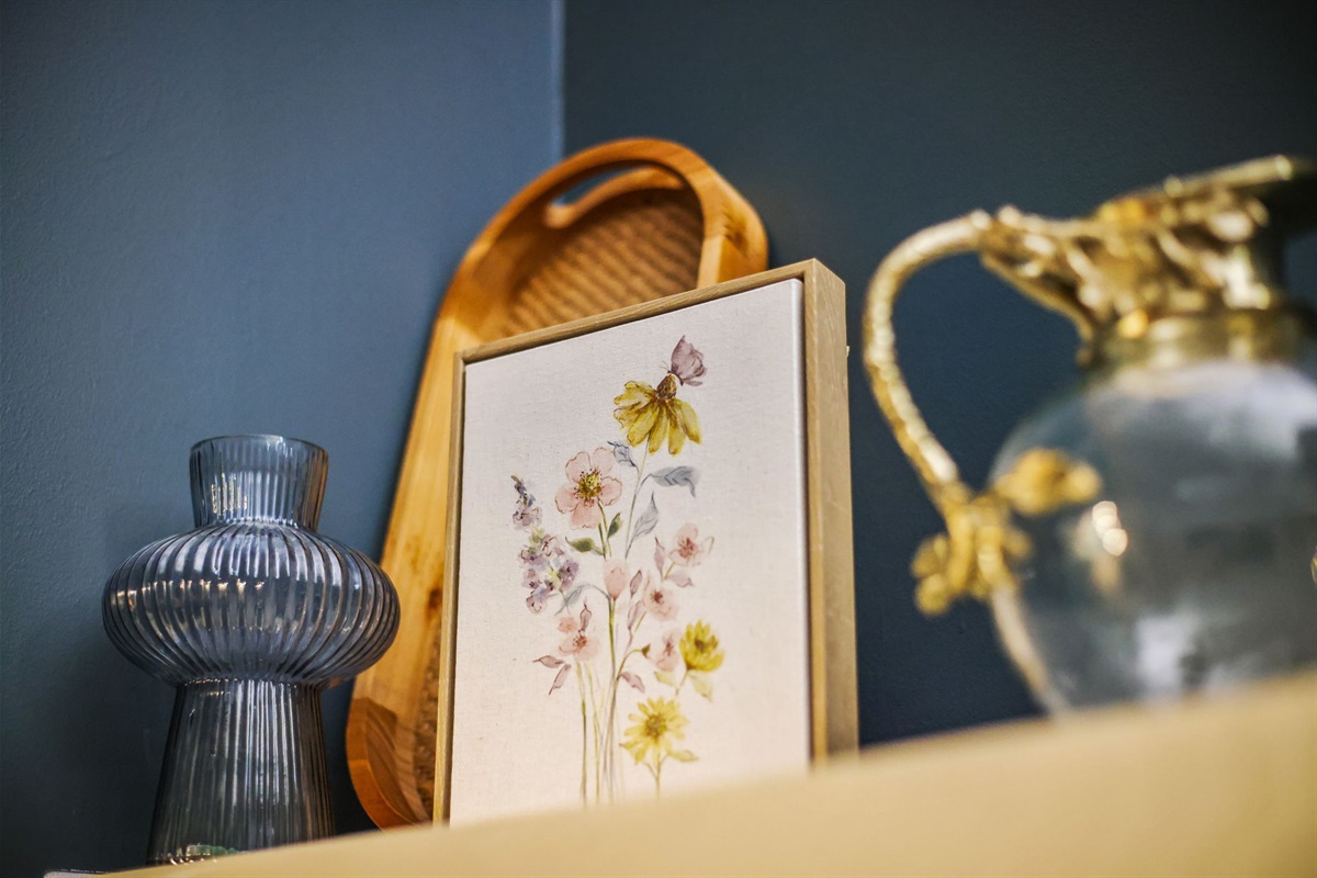 Carefully chosen décor and finishes create a warm, welcoming vibe in every corner.