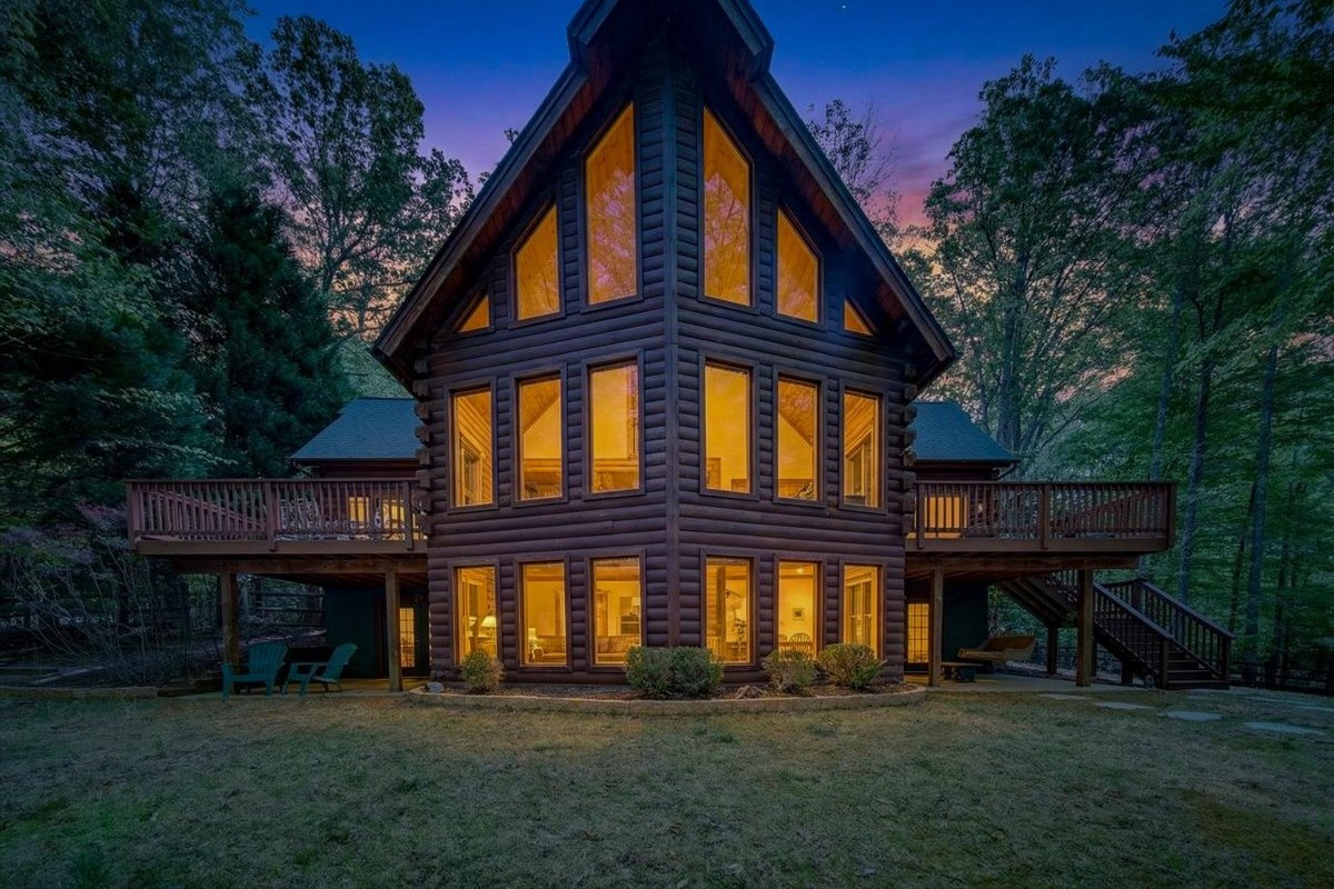 Lodge on Tyler Point 🌅 A stunning lakefront log cabin retreat with warm glowing interiors, expansive decks, and peaceful wooded surroundings—perfect for your next Lake Anna getaway.