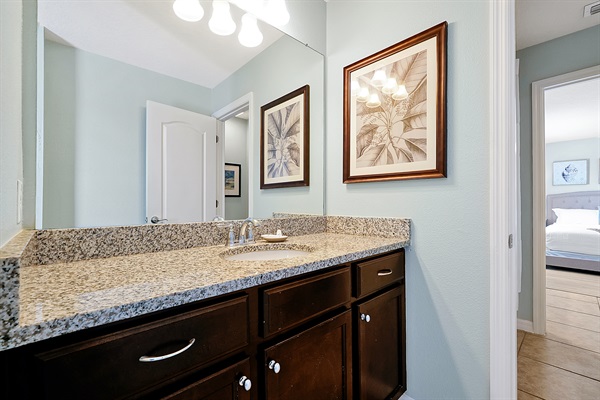Bath 5 (En Suite)