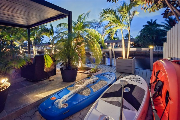 Evening waterfront lounge with kayaks & paddleboards included