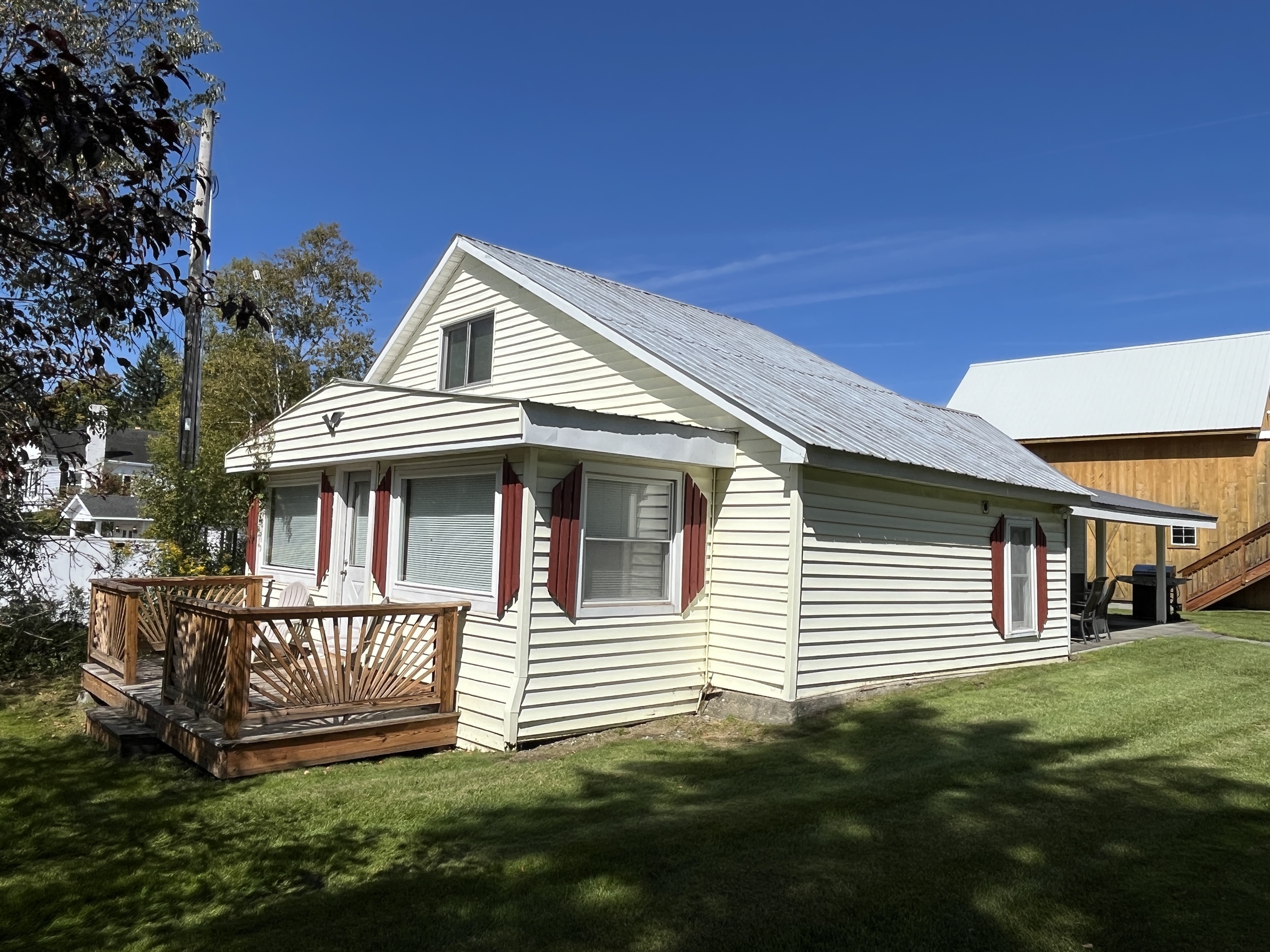 1825 Barn Front Exterior