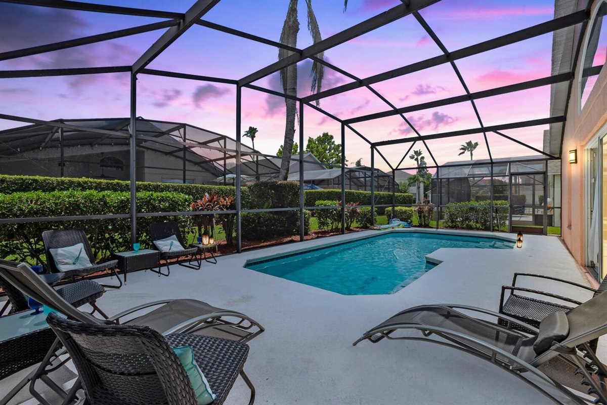 Our 4 bedroom vacation home with a private pool and themed bedrooms, has a lovely natural light. Besides the amenities at our place, you have free access to the resort amenities included on the night rate! And relax enjoying the twilight