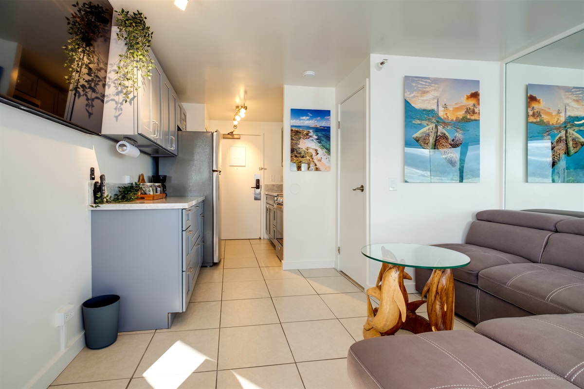 Embrace the spirit of island living in this beautifully designed Waikīkī suite. Featuring a modern kitchen, elegant décor, and inviting lounge space, it’s the perfect retreat after a day of exploring Oʻahu’s beaches and city attractions. Comfort meets Aloh