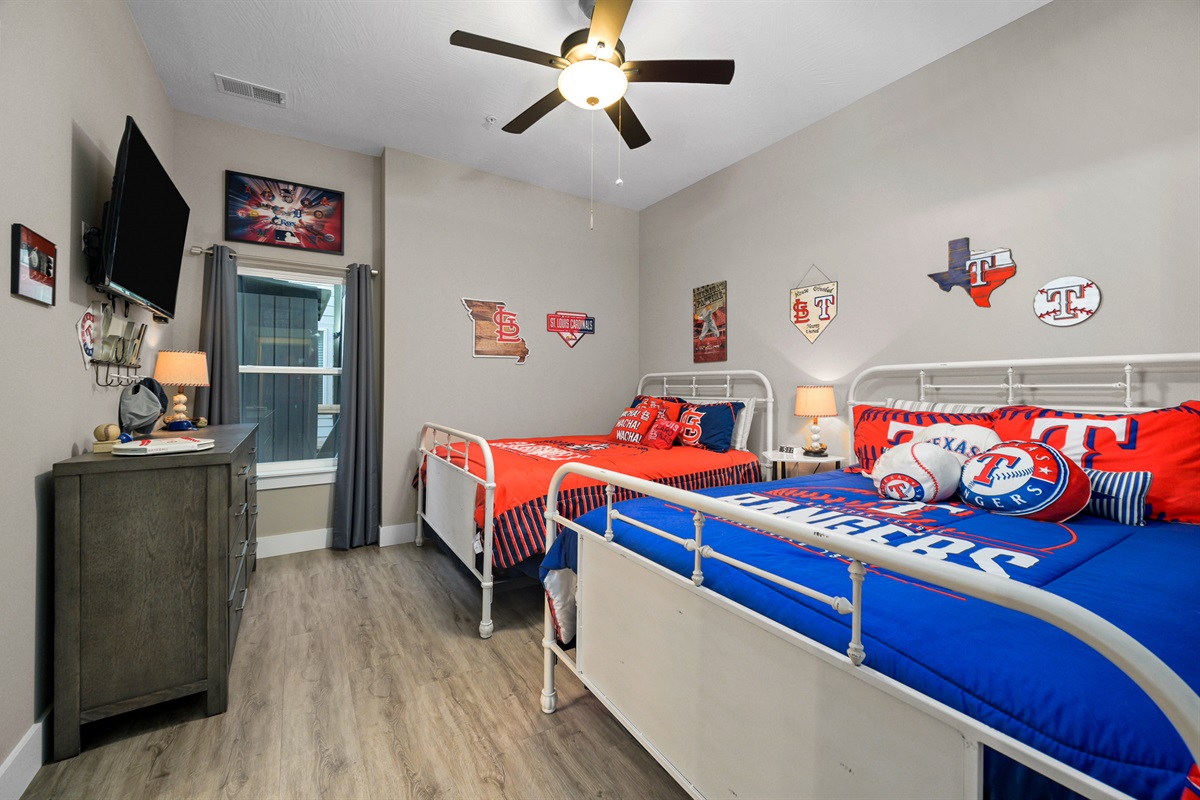 Lower level: Dugout room with 2 queen beds and en suite bathroom
