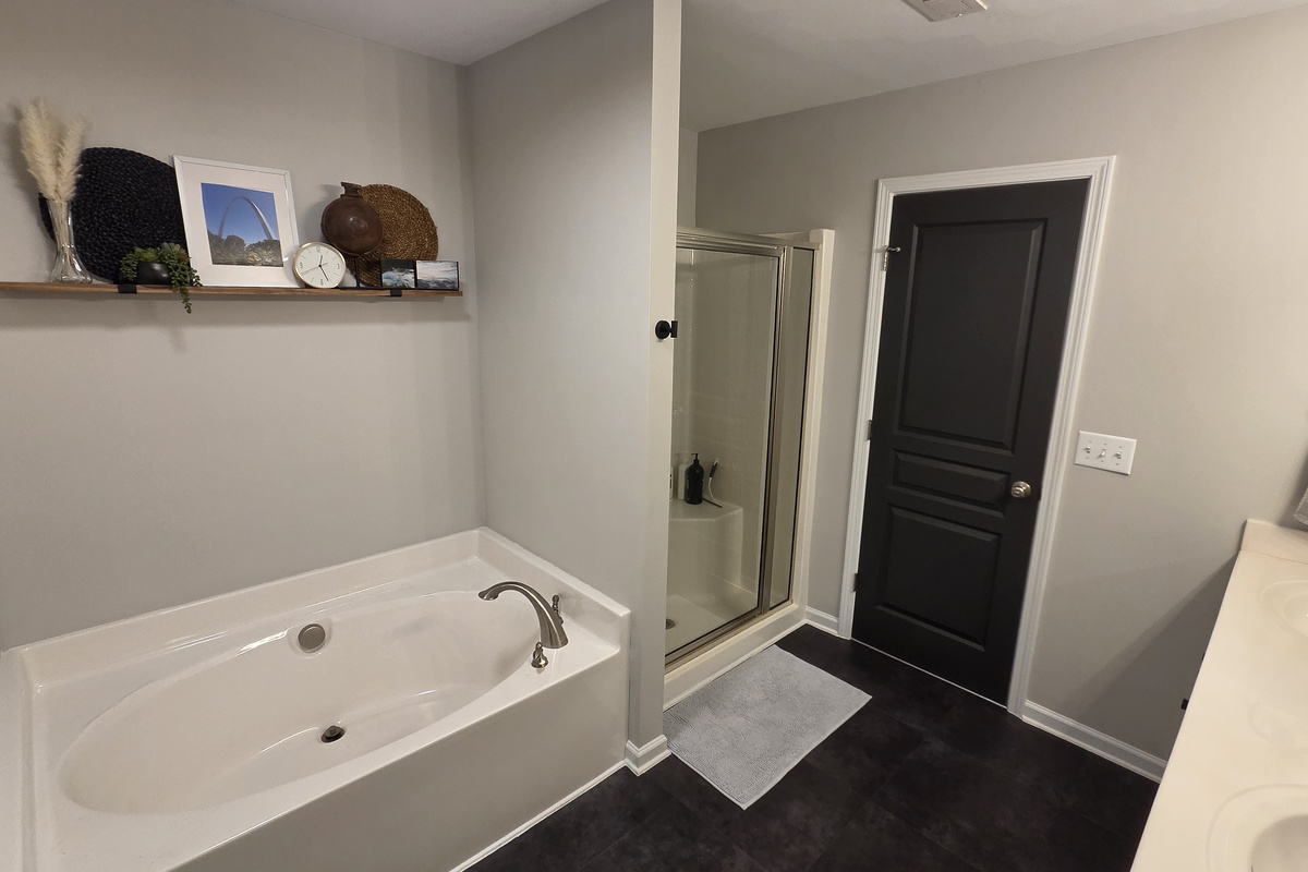 Main Bathroom with shower and tub