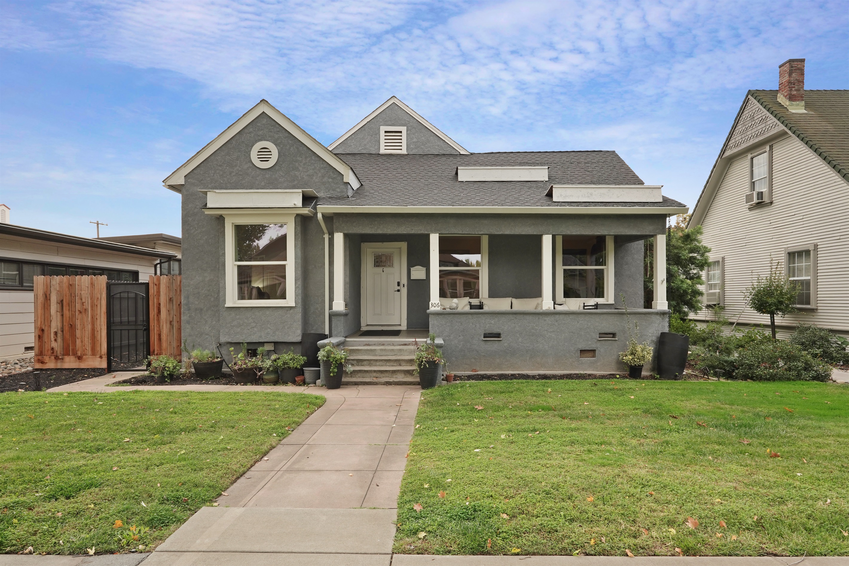 Bordeaux Bungalow is located only 1 block from Downtown Lodi.