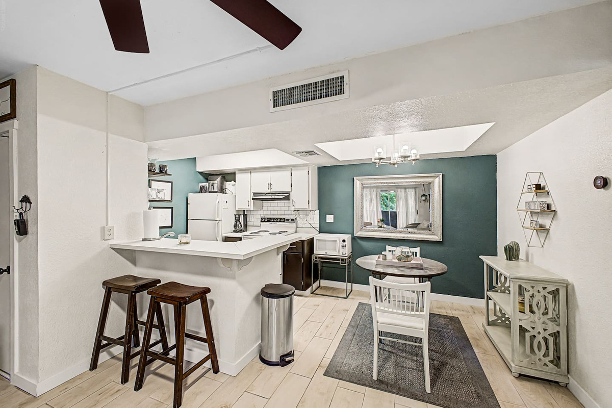 Paradise Pkwy Getaway in Phoenix + Pool — Paradise Pkwy Getaway in Phoenix + Pool, Phoenix, Arizona — photo 12