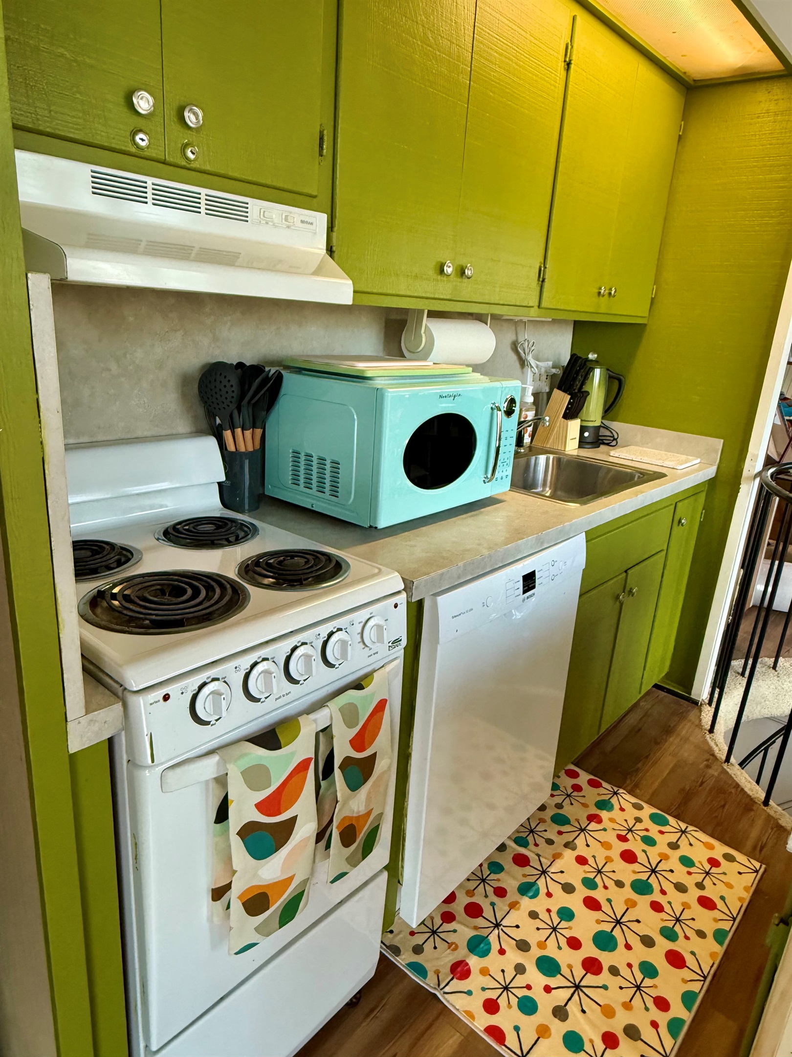 Small kitchen but fully stocked