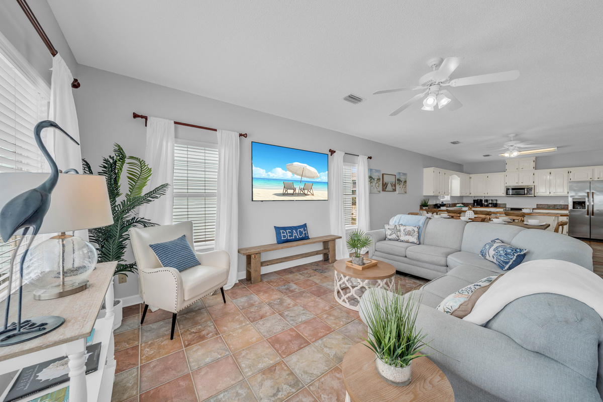 Living room, queen sleeper sectional, 4k tv