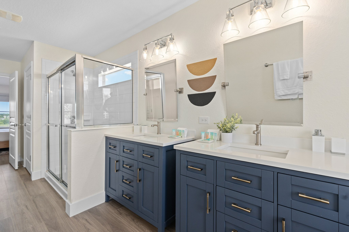 Master Bath 1-1st Floor-En Suite