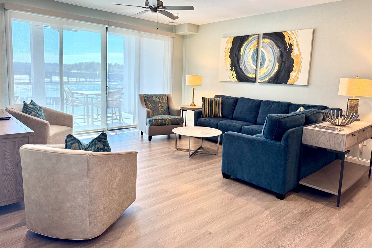 Large living room with seating for everyone.