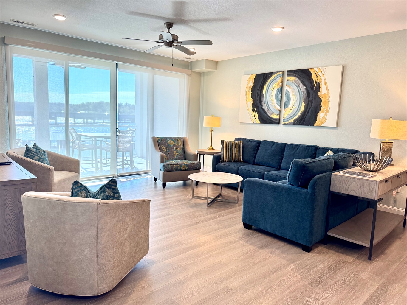 Large living room with seating for everyone.