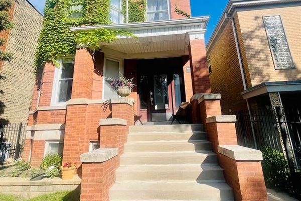 Front entrance of the historic Chicago property.