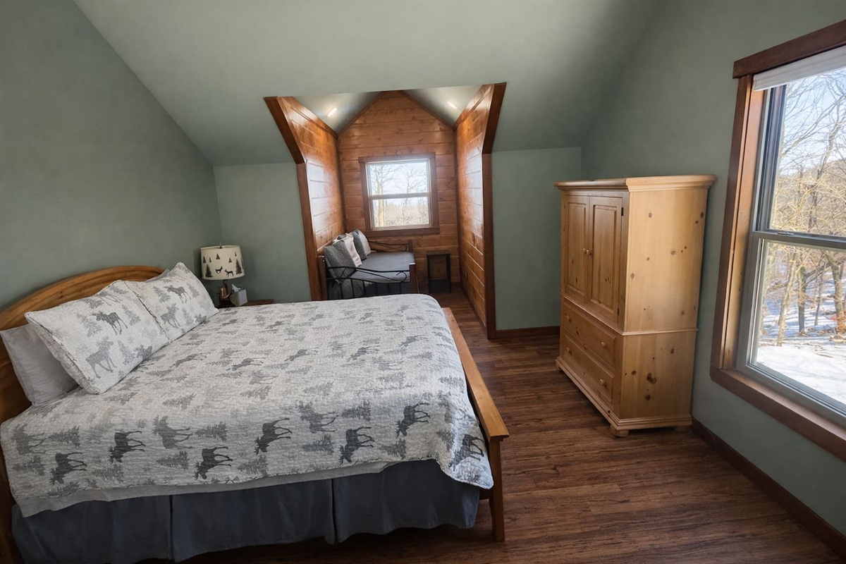 2nd Queen bedroom with Twin bed.
