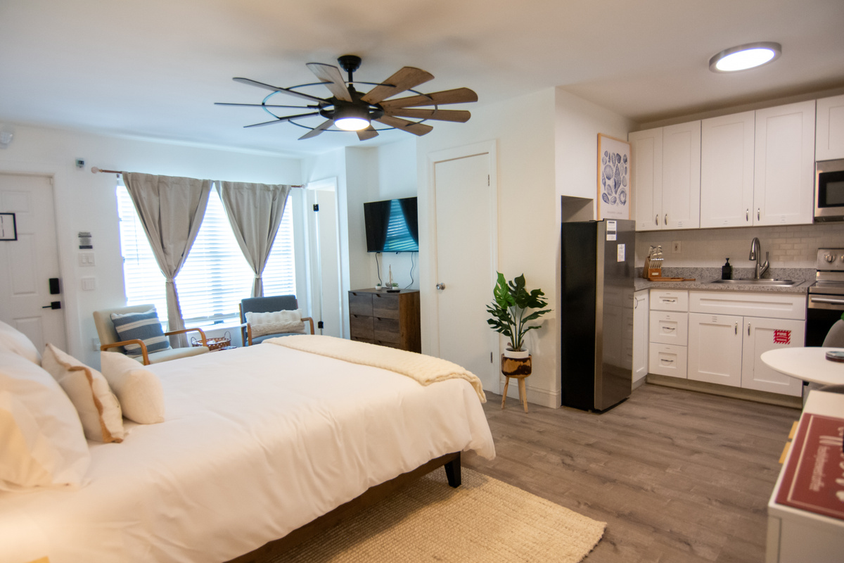 Full kitchen and lounge area – ideal for longer stays