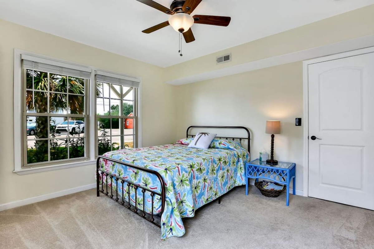 Front Bedroom Queen Bed